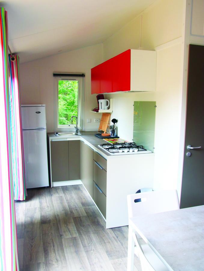 Camping Fontaine Du Roc Pension Devillac Kamer foto