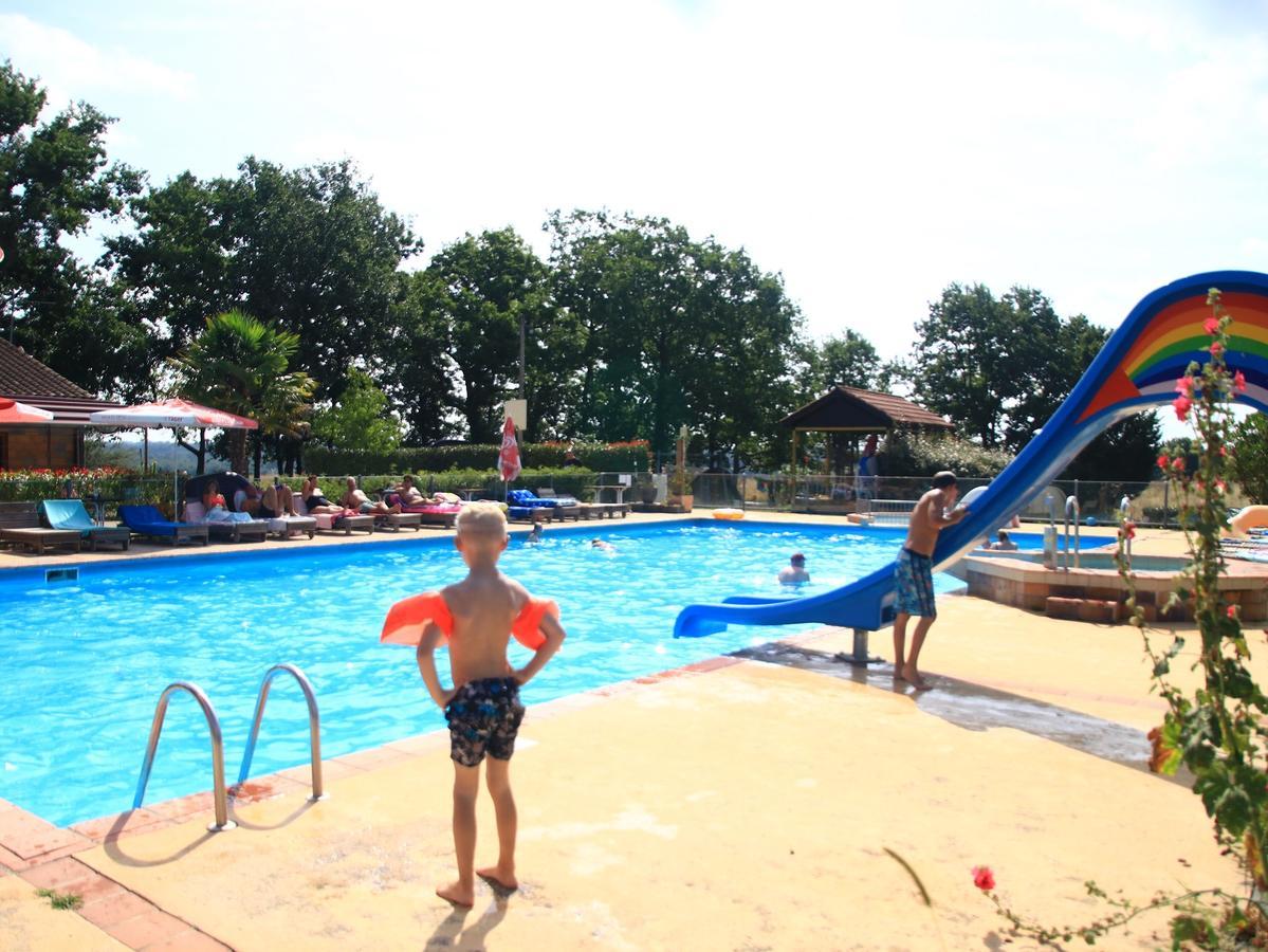 Camping Fontaine Du Roc Pension Devillac Buitenkant foto