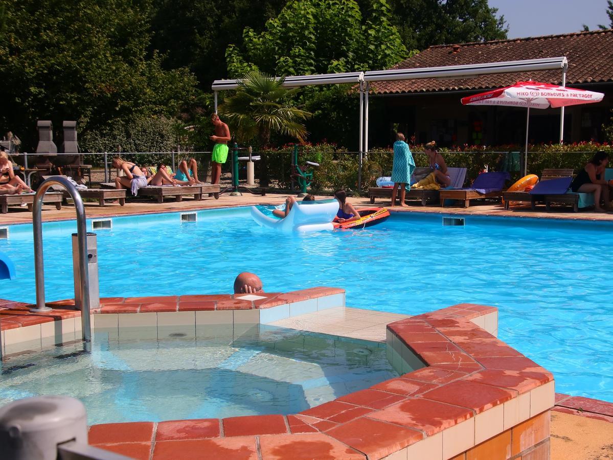 Camping Fontaine Du Roc Pension Devillac Buitenkant foto